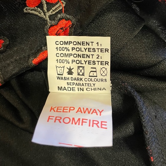 Missguided. Rose Embroidered Mini Skirt. Womens. Size 0. Black with Red Roses. - Picture 6 of 9